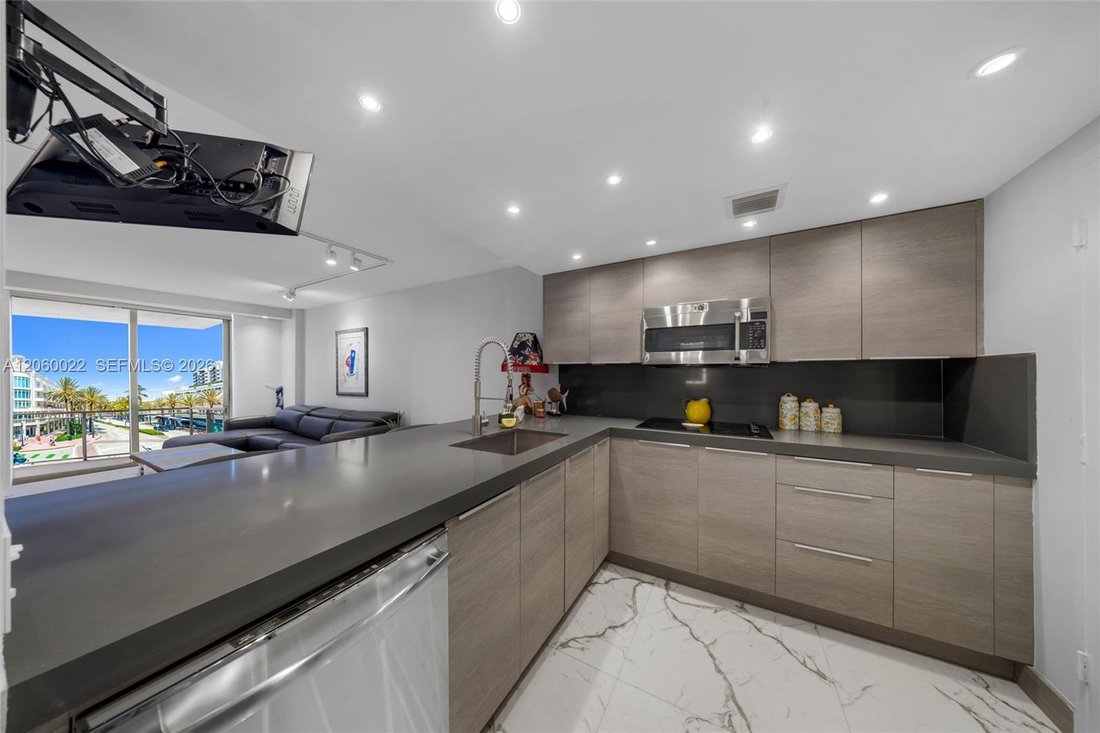 Condo in Miami Beach, Florida, United States 5 - 18536086
