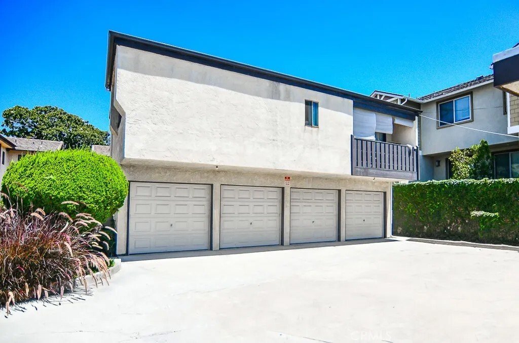 Los Alamitos, California, United States 3 - 18532948