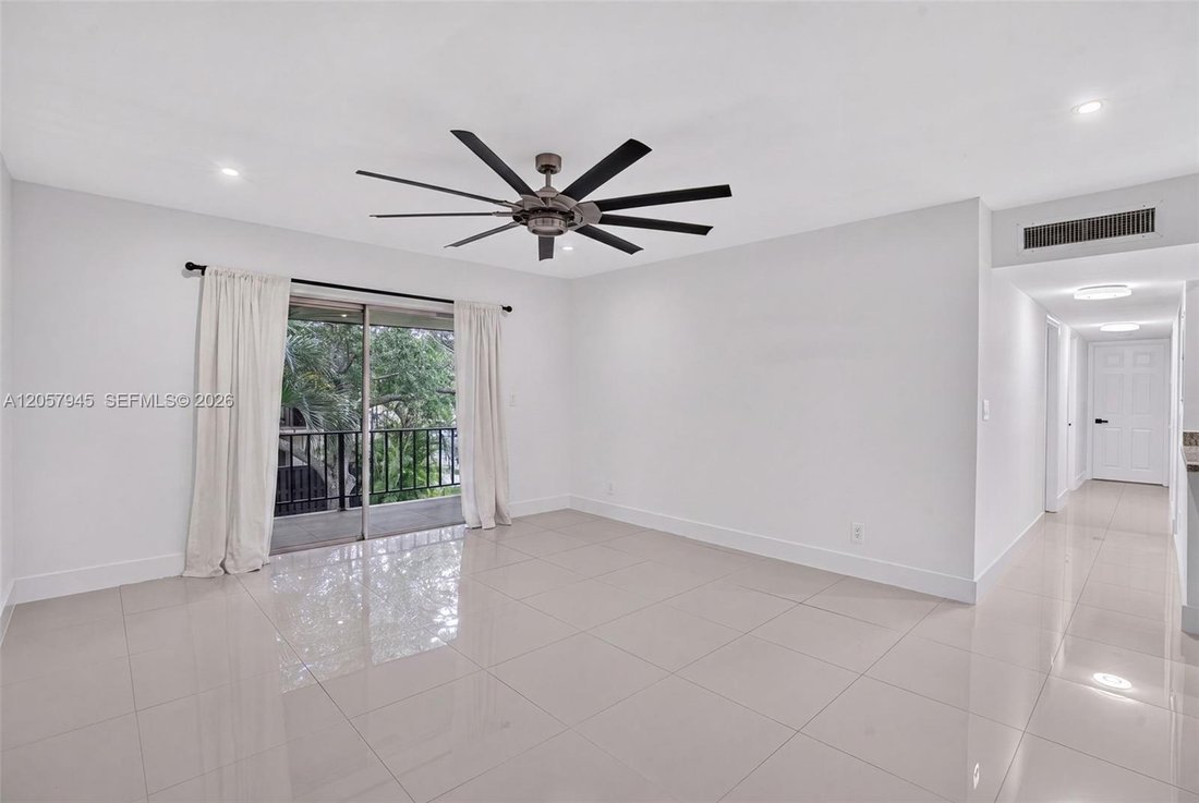 Condo in Miami, Florida, United States 4 - 18536094