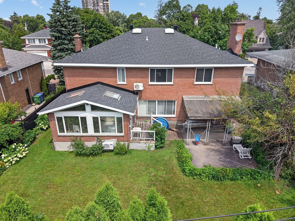 House in Mount Royal, Quebec, Canada 5 - 18532424