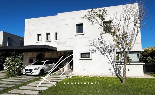 House in Belén de Escobar, Buenos Aires Province, Argentina 1