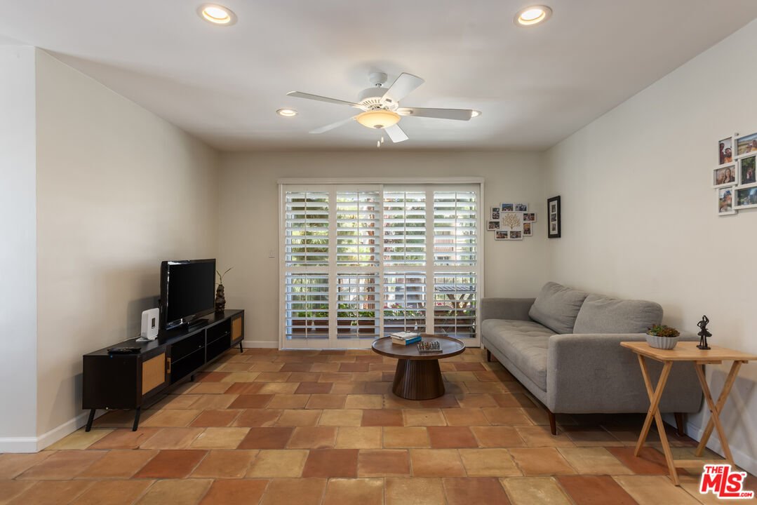 Condo in Los Angeles, California, United States 2 - 18536014