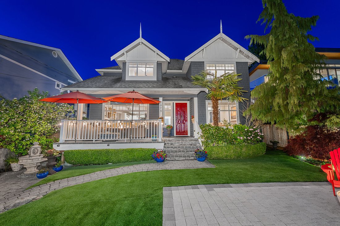 House in West Vancouver, British Columbia, Canada 1 - 18533841