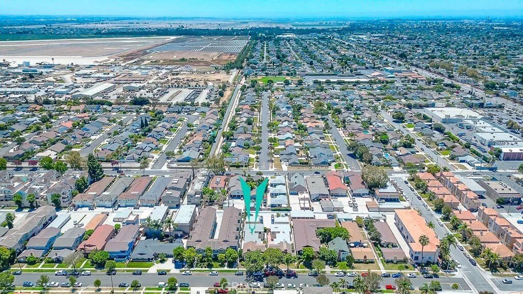 Los Alamitos, California, United States 5 - 18532948