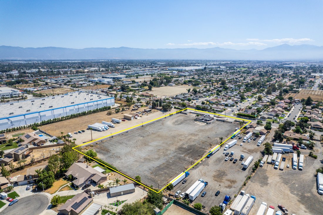 Bloomington, California, United States 1 - 18533834