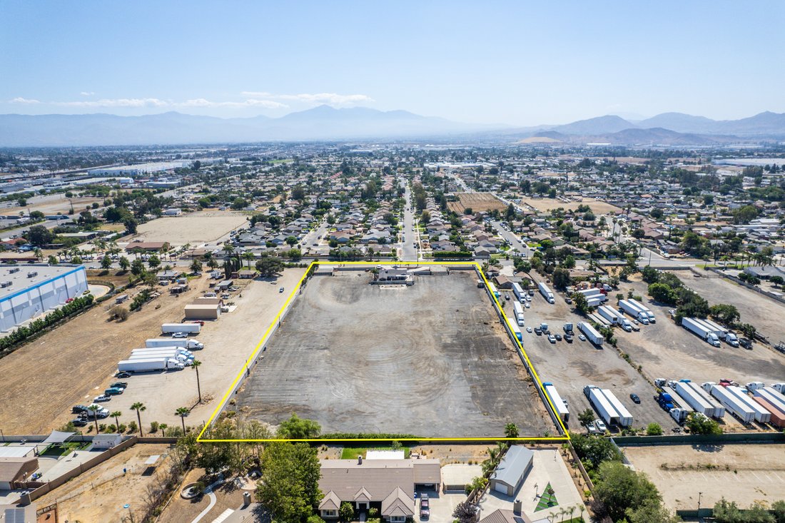 Bloomington, California, United States 2 - 18533834