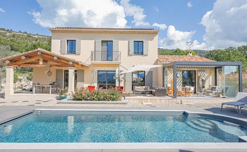 Finca en Gordes, Switzerland 1