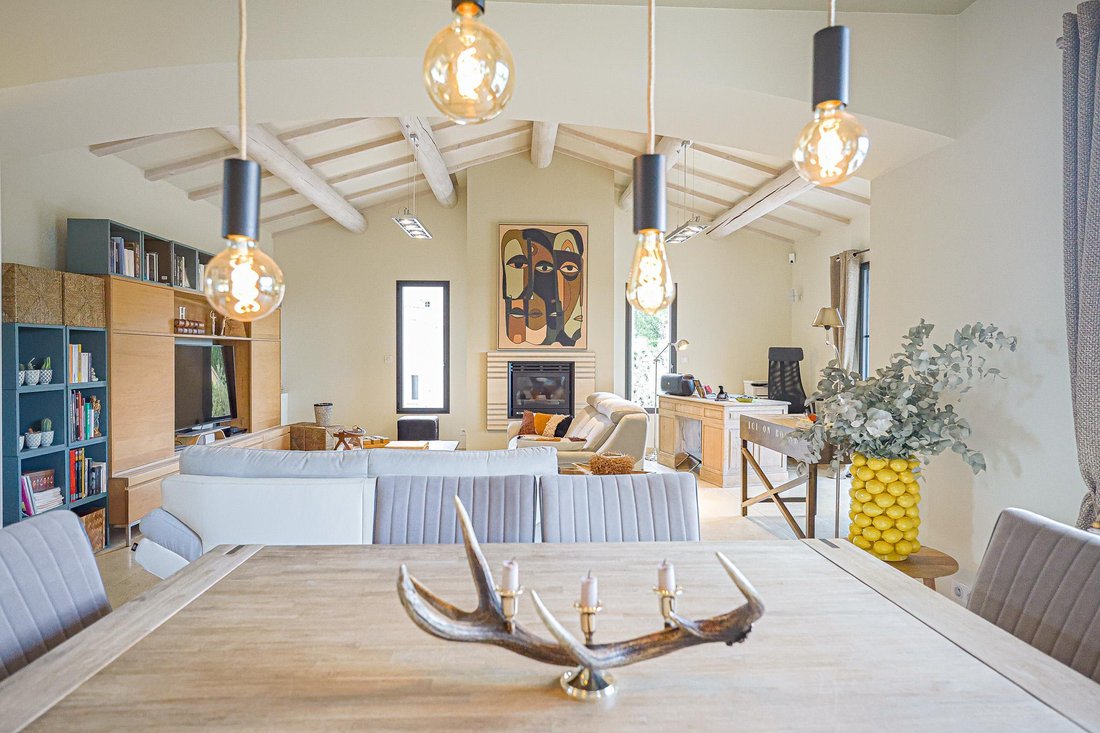Estate in Gordes, Switzerland 3 - 18534367