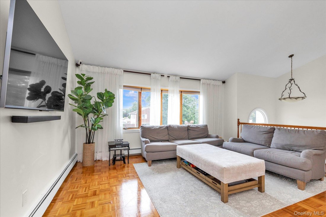 House in Lindenhurst, New York, United States 4 - 18536130