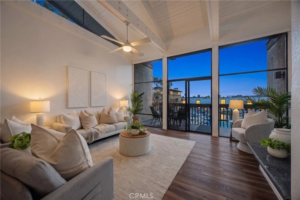 Condo in Signal Hill, California, United States 1 - 17921869