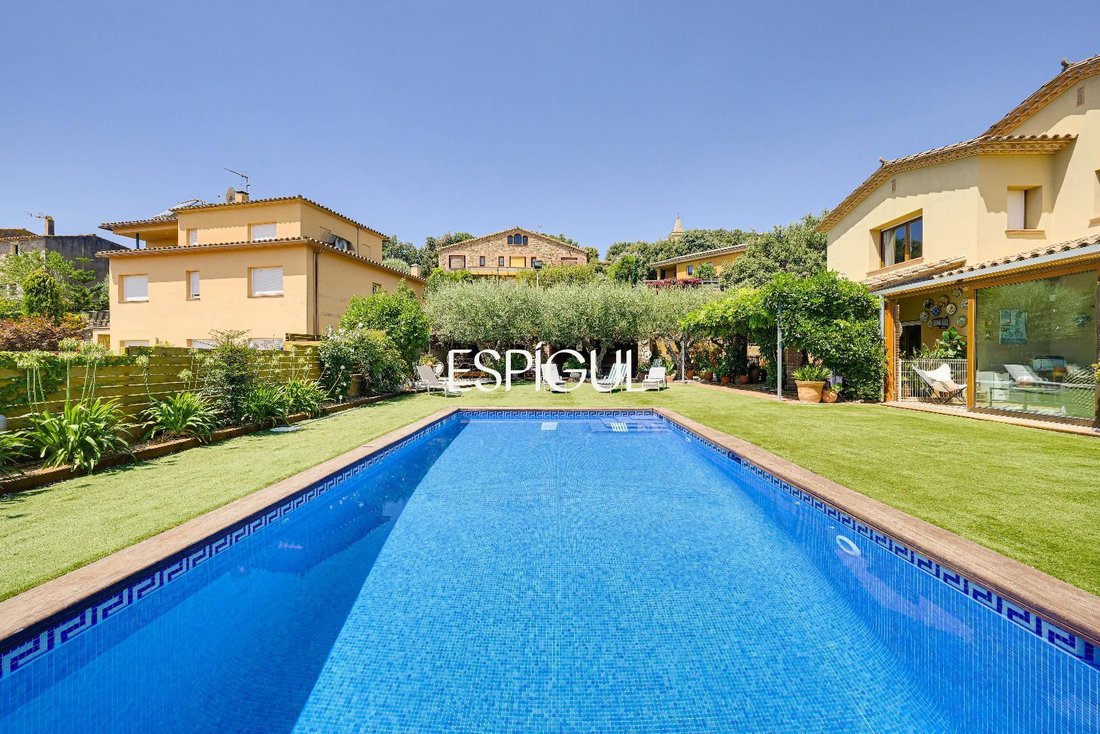 Villa in Mont-ras, Catalonia, Spain 3 - 18536124