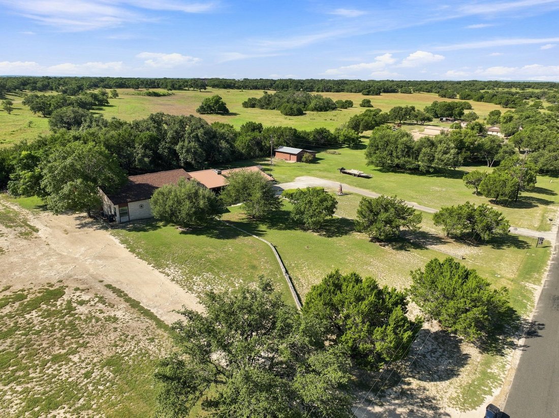 House in Liberty Hill, Texas, United States 3 - 18534617