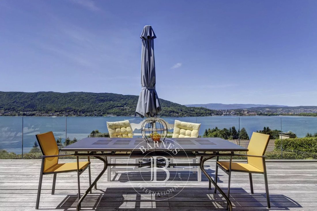Villa in Veyrier-du-Lac, Auvergne-Rhône-Alpes, France 1 - 18533553