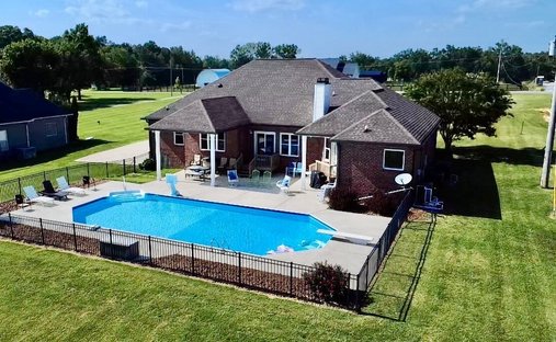 House in Cottontown, Tennessee, United States 1