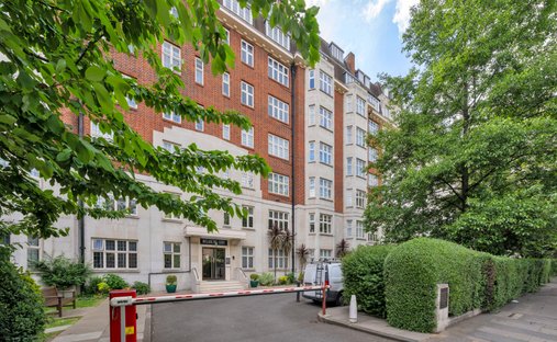 Apartment in St John's Wood, Westminster, England 1