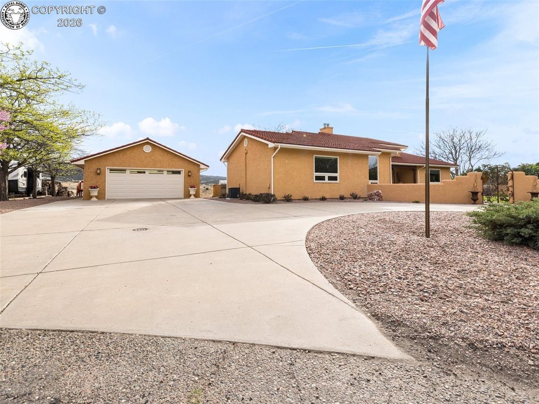 House in Lincoln Park, Colorado, United States 2 - 17569401