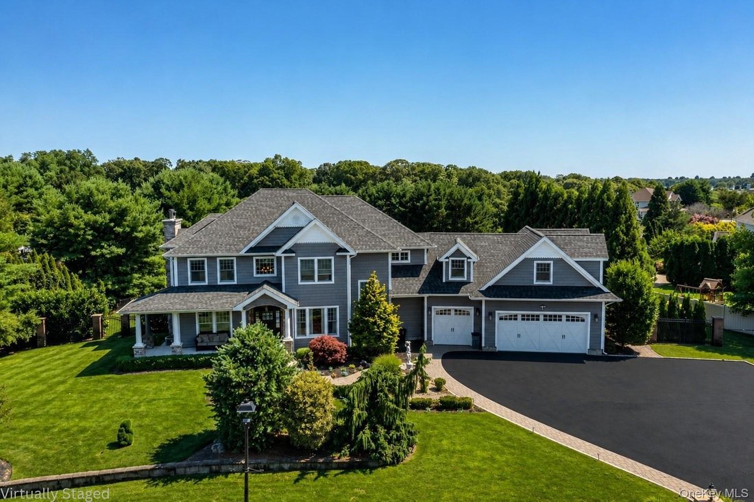 House in Center Moriches, New York, United States 1 - 18536027