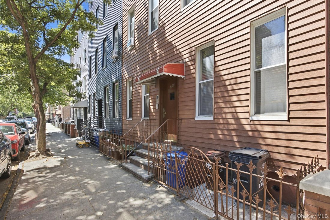 New York, New York, United States 3 - 18535256
