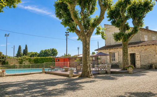 Estate in Arrondissement of Nimes, Occitania, France 1