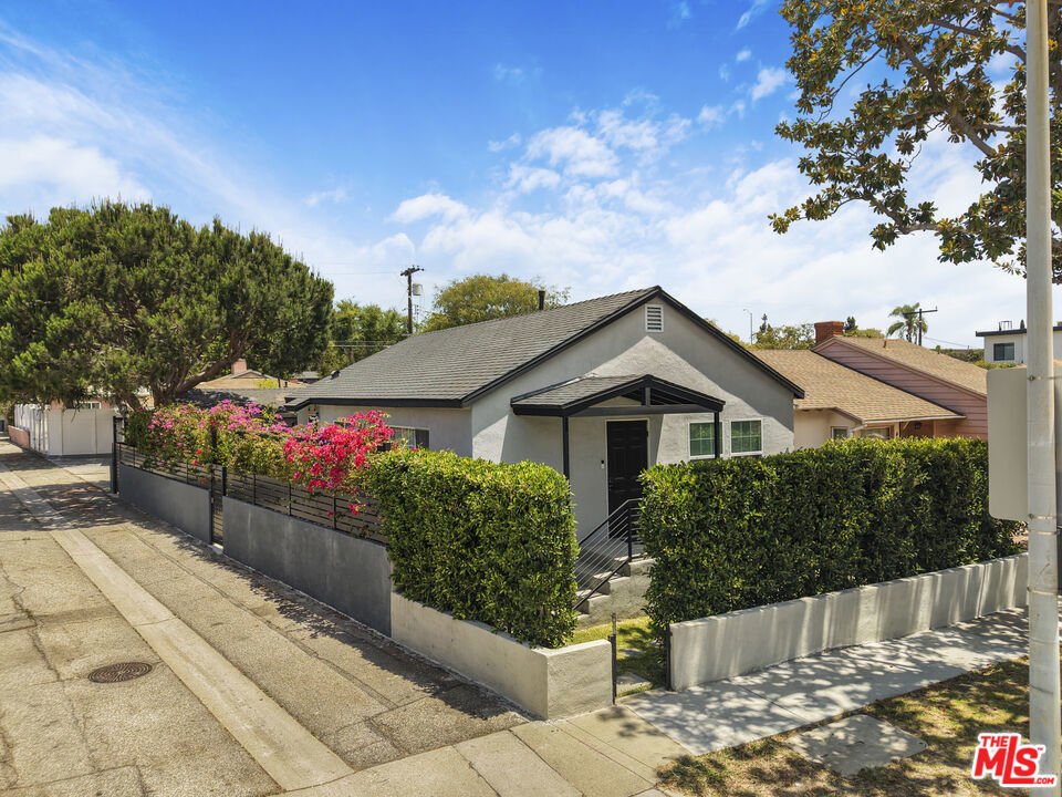 Los Angeles, California, United States 1 - 18535060