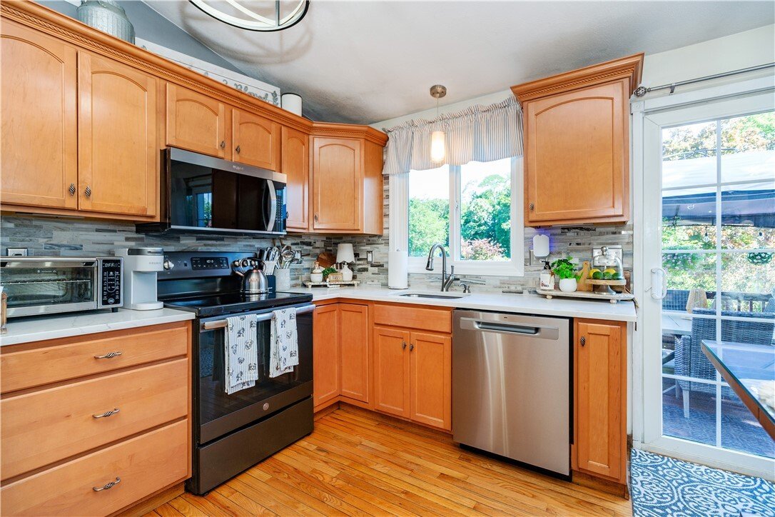 House in Warwick, Rhode Island, United States 4 - 18414637