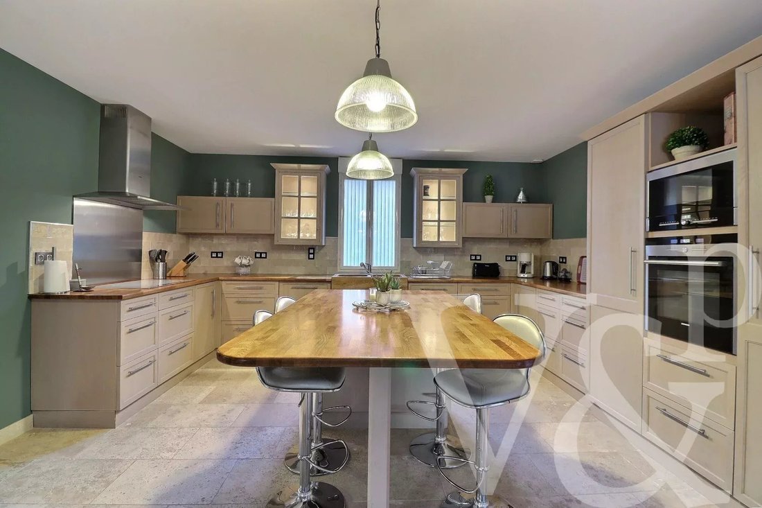 Estate in Saint-Rémy-de-Provence, Provence-Alpes-Côte d'Azur, France 5 - 17227209