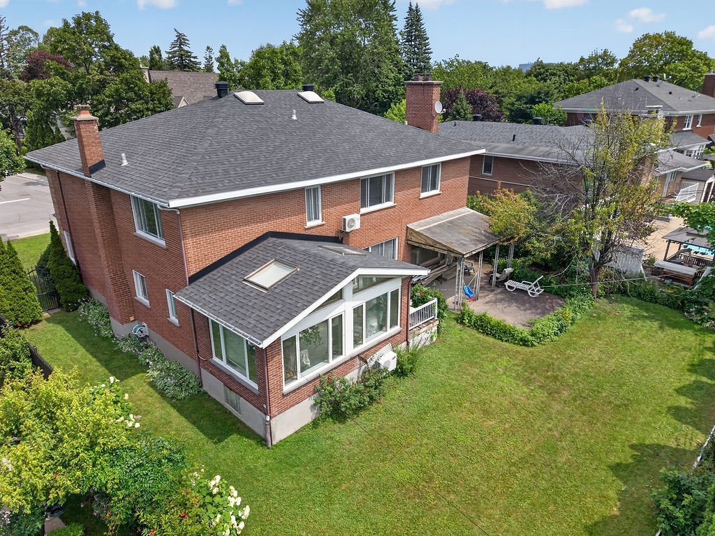 House in Mount Royal, Quebec, Canada 3 - 18532424