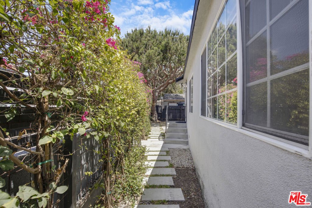 Los Angeles, California, United States 5 - 18535060