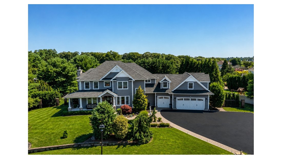 House in Center Moriches, New York, United States 1 - 18535995