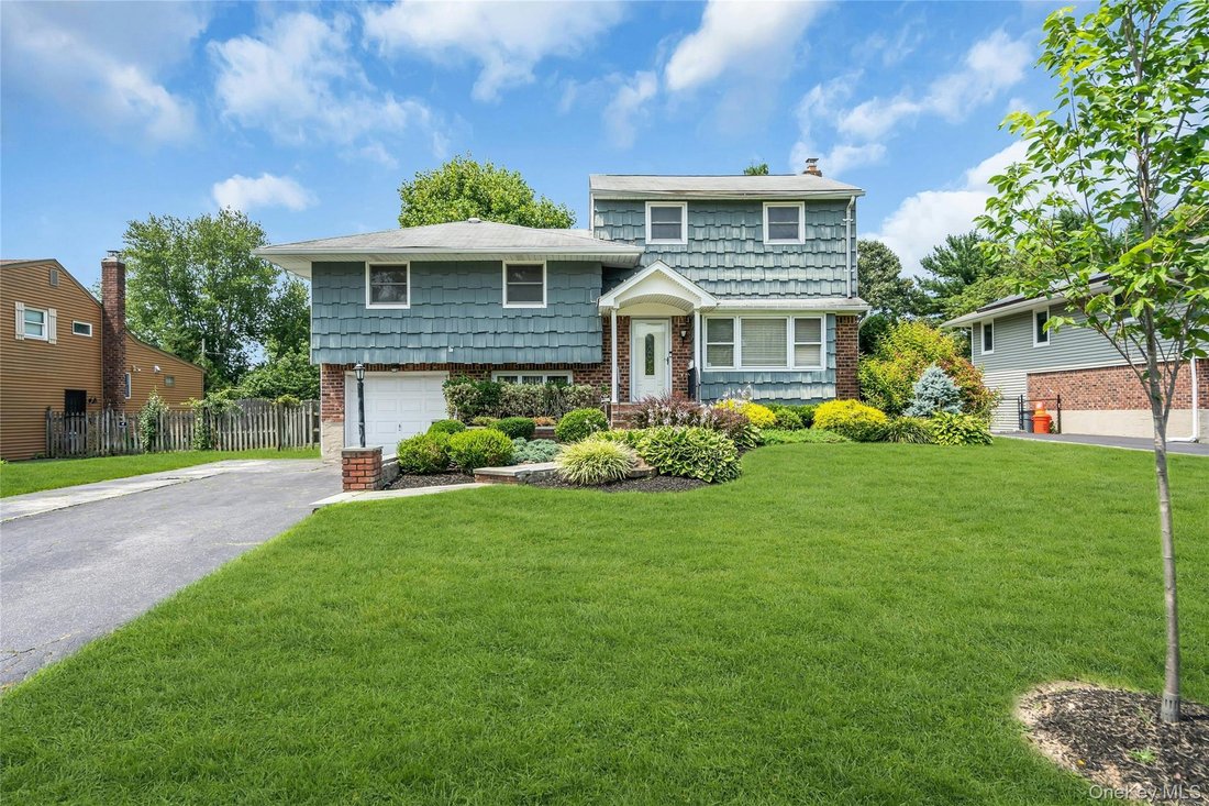 House in Commack, New York, United States 1 - 18535991