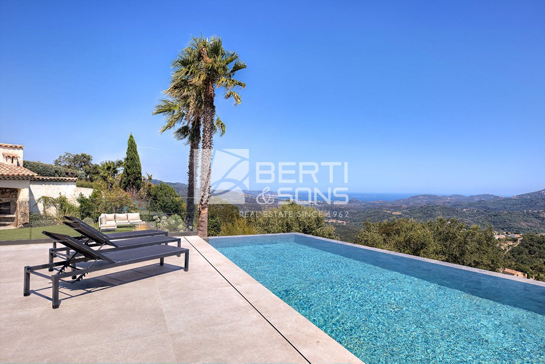 Villa in Les Adrets-de-l'Estérel, Provence-Alpes-Côte d'Azur, France 1 - 18536566
