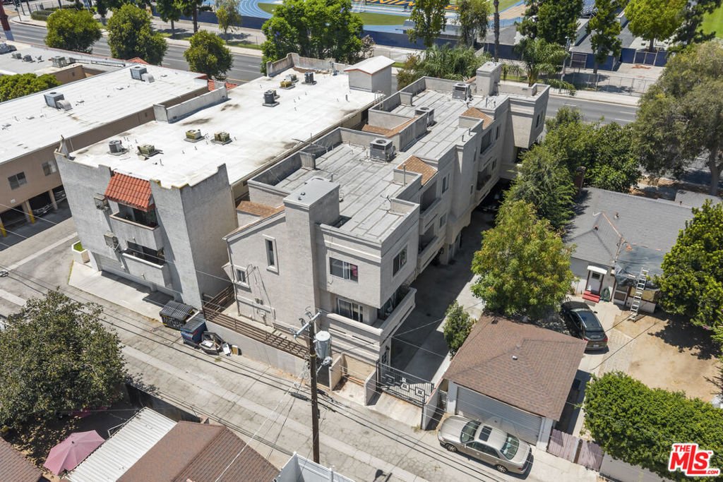 Los Angeles, California, United States 3 - 18535100