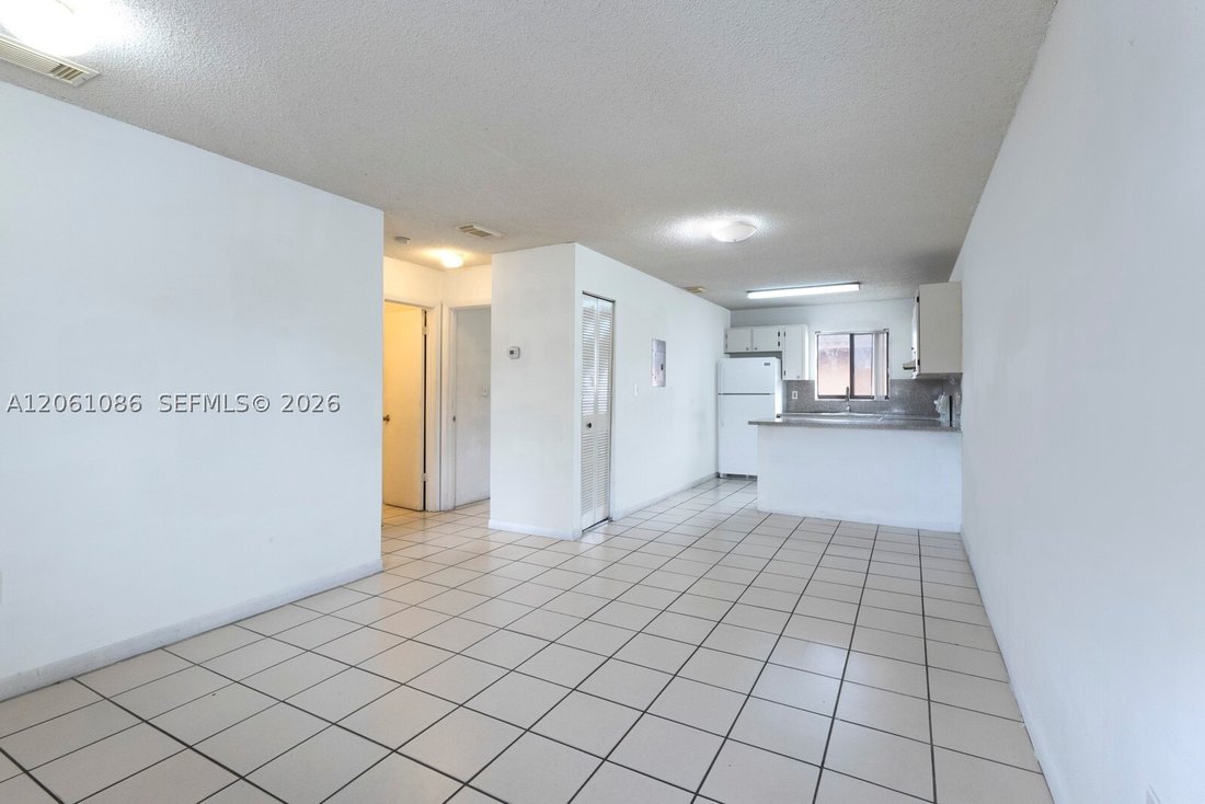 Hialeah, Florida, United States 4 - 18534816