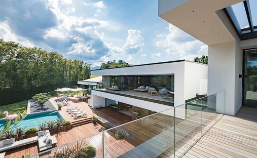 House in Mies, Vaud, Switzerland 1