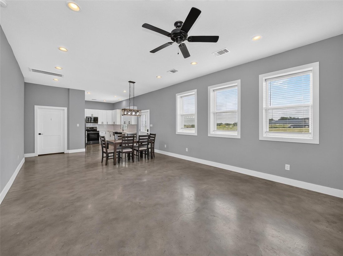 House in Taylor, Texas, United States 5 - 18532629