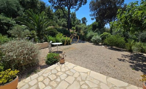 Villa in La Croix-Valmer, Provence-Alpes-Côte d'Azur, France 1