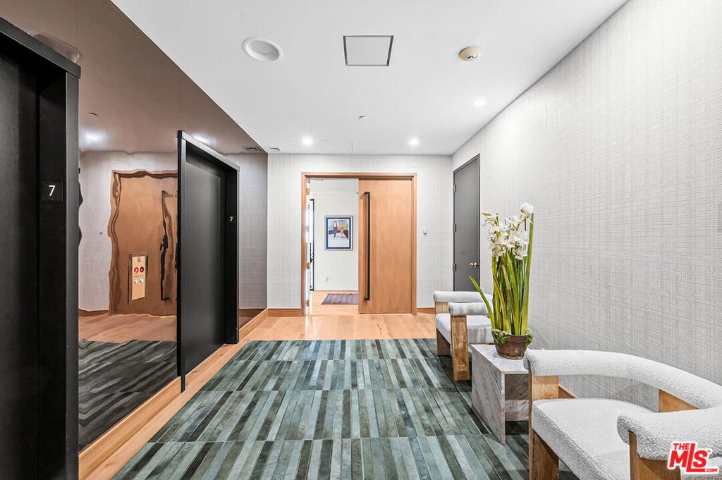Condo in Los Angeles, California, United States 2 - 18535066