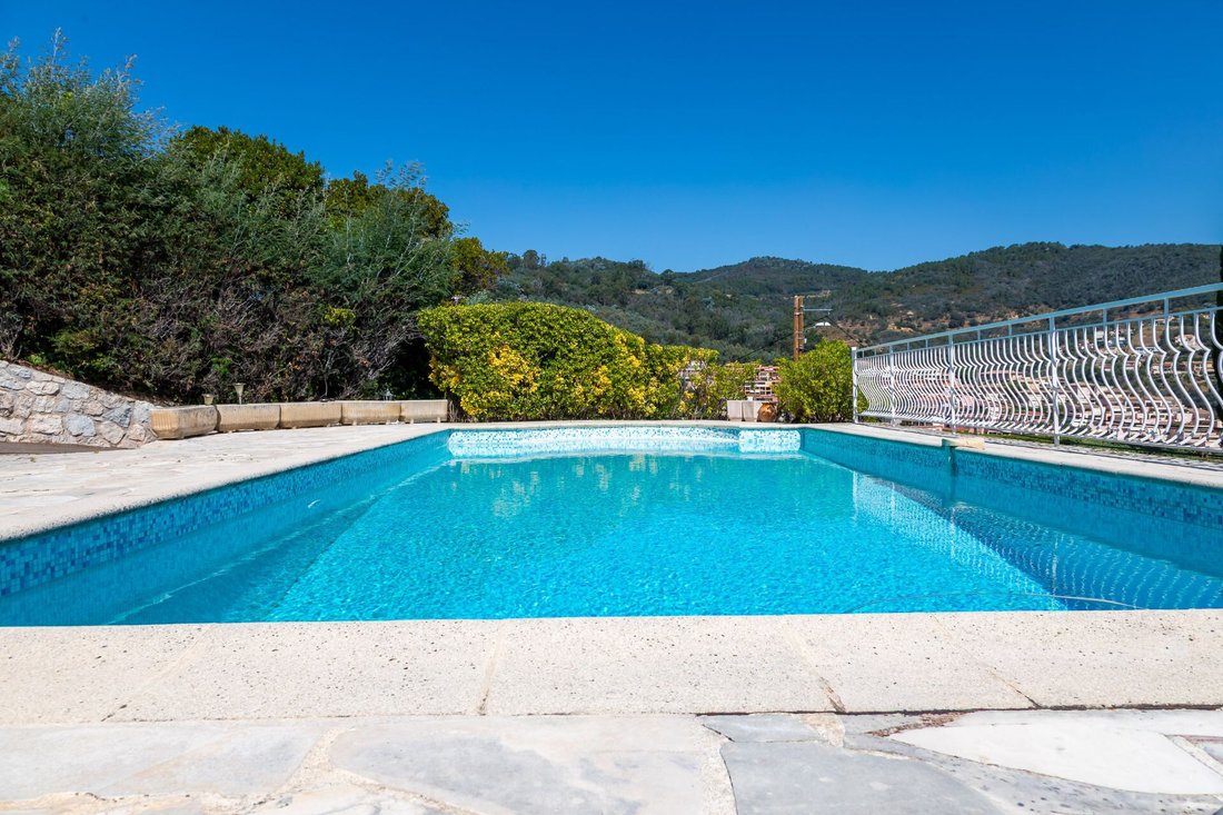 Villa en Le Cottage, Mandelieu-la-Napoule, Francia 2 - 18533159