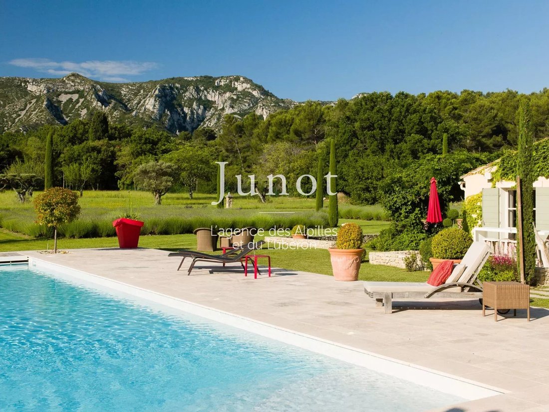 Country House in Saint-Rémy-de-Provence, Provence-Alpes-Côte d'Azur, France 1 - 13689170