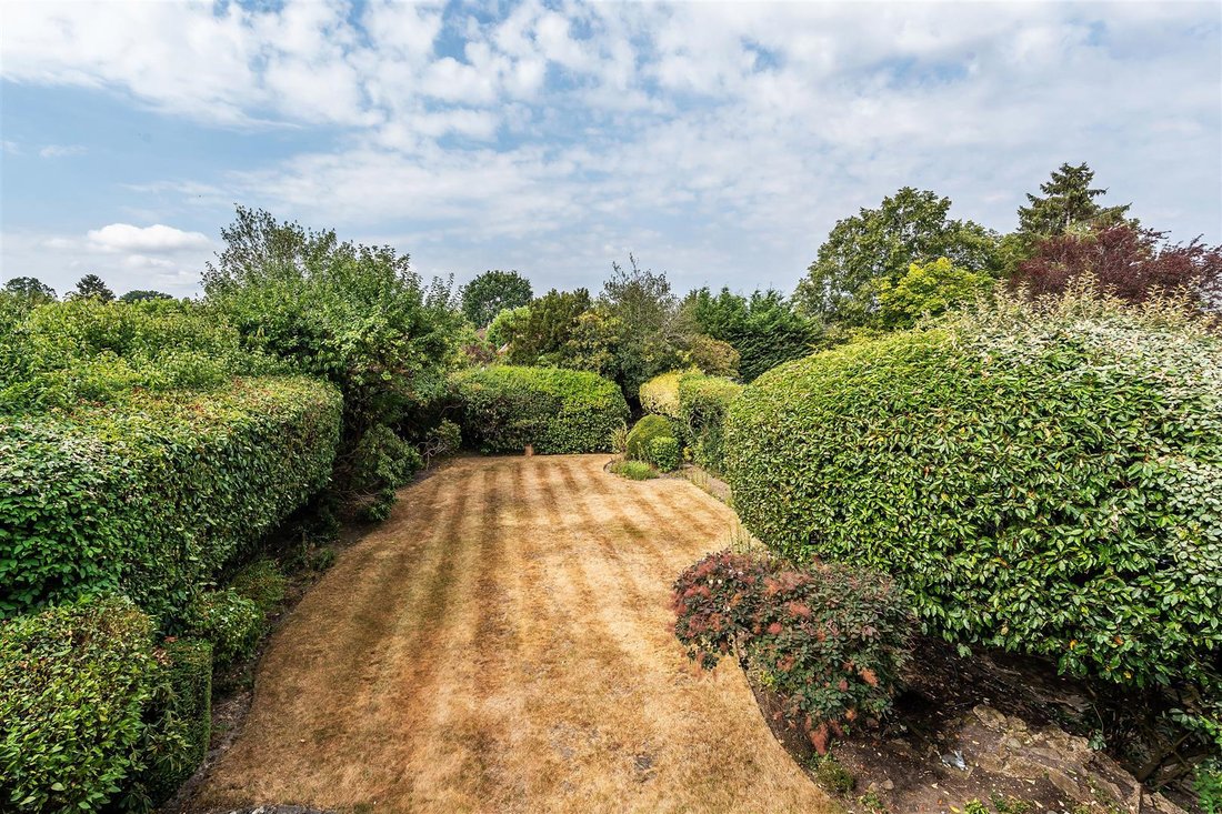 House in Surrey, England 2 - 18534308
