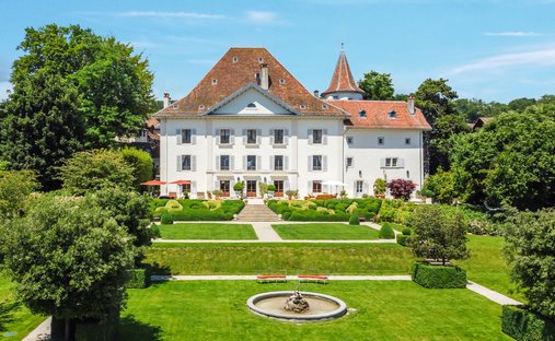 Schloss in Begnins, Waadt, Schweiz 1