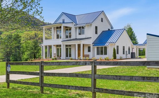 House in Fairview, North Carolina, United States 1