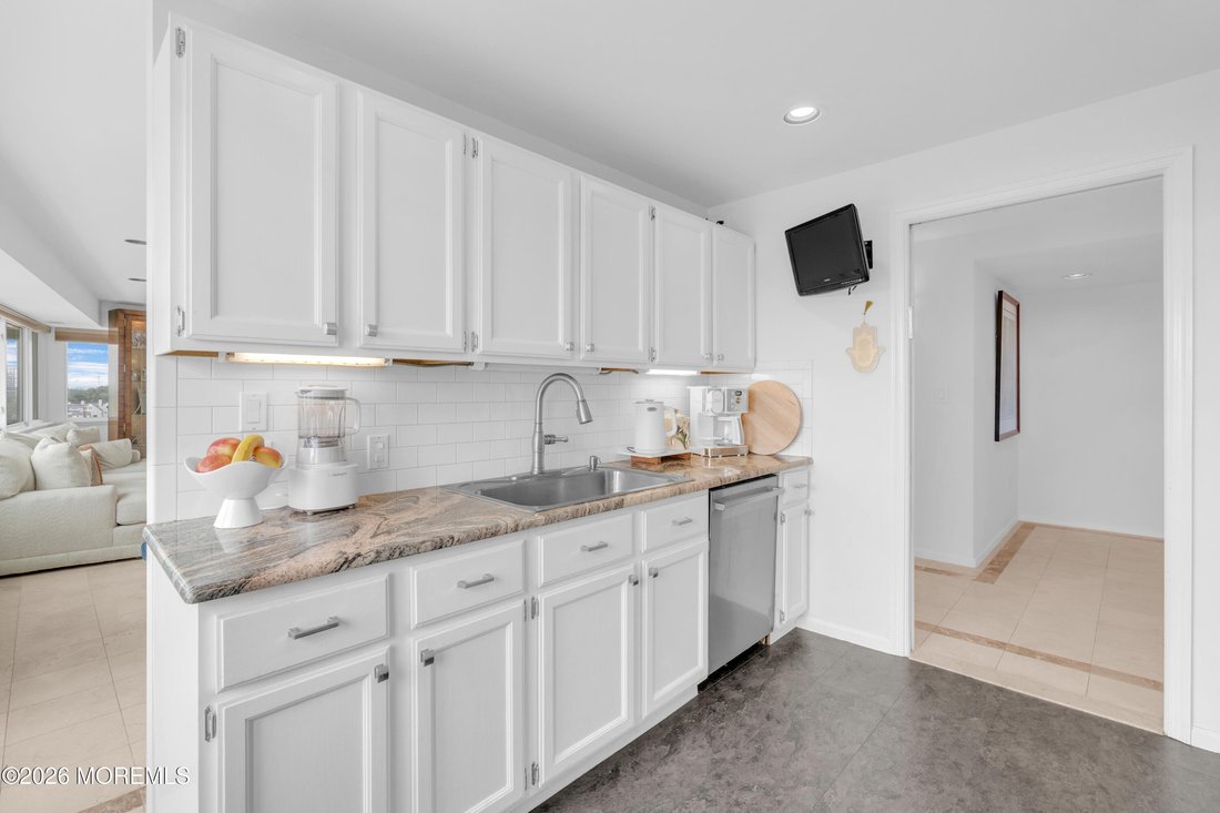 Condo in Long Branch, New Jersey, United States 4 - 18536101