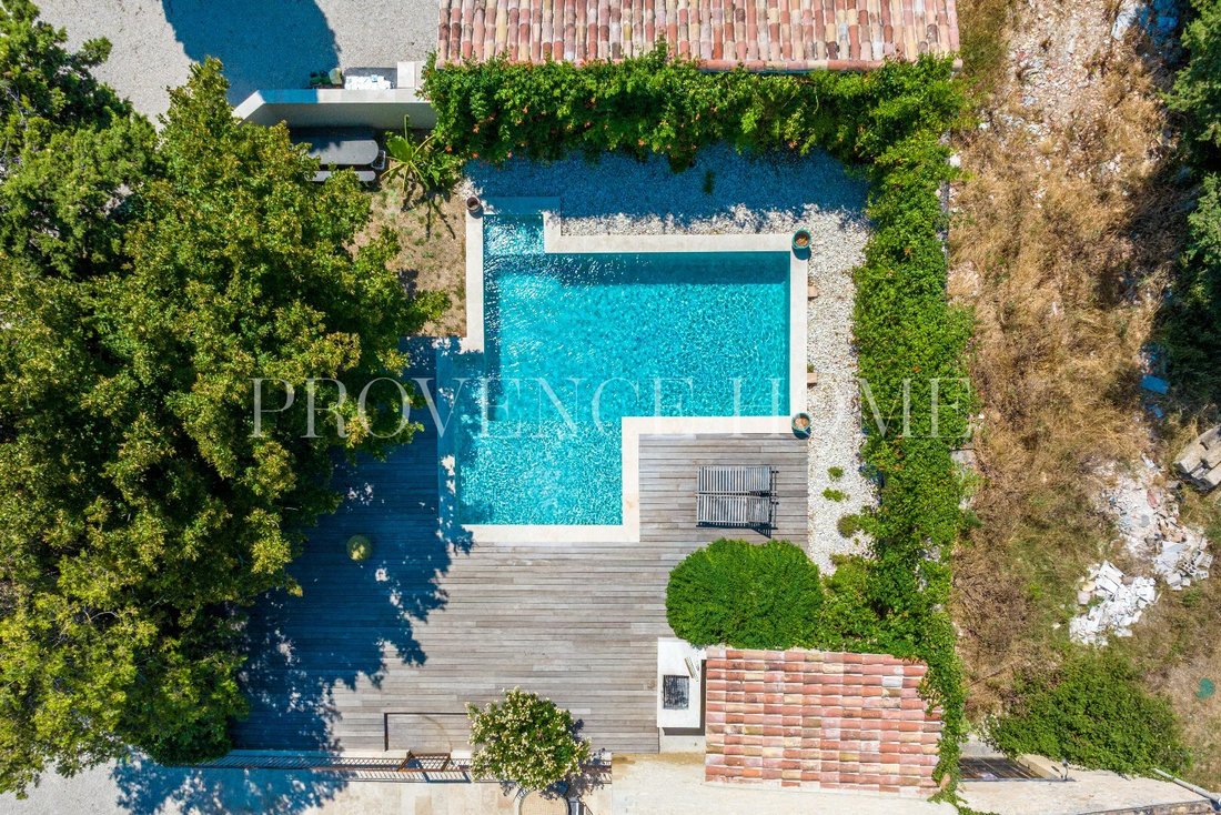 Estate in Robion, Provence-Alpes-Côte d'Azur, France 3 - 18533540