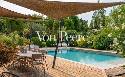 Country House in Saint-Rémy-de-Provence, Provence-Alpes-Côte d'Azur, France 1