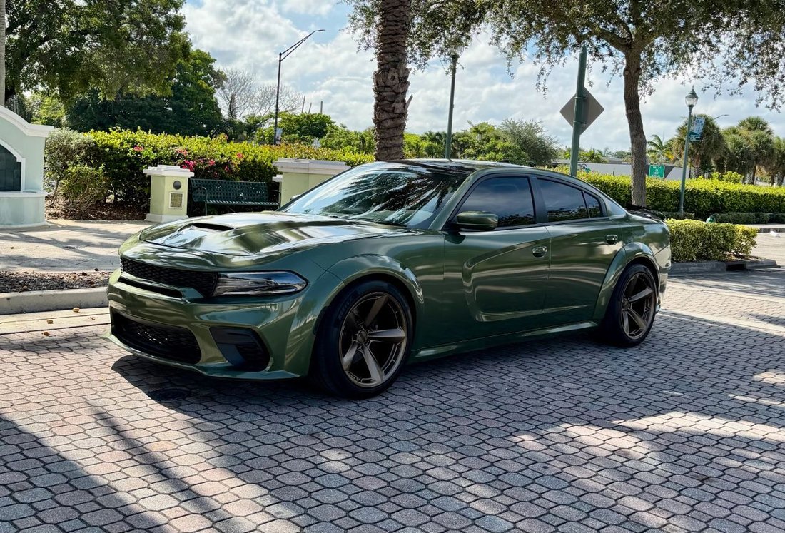 Sedan in Oakland Park, FL, United States 1 - 18536718