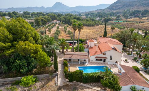 Country House in Elda, Valencian Community, Spain 1