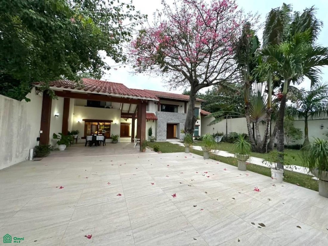 House in Cotoca, Santa Cruz Department, Bolivia 4 - 18274014