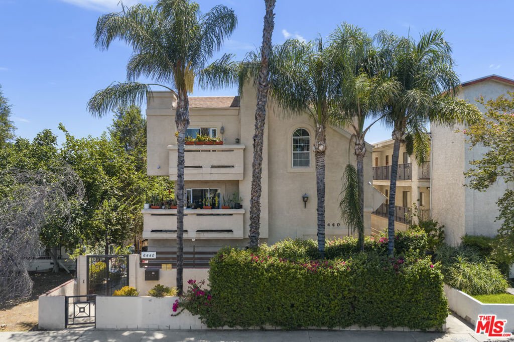 Los Angeles, California, United States 1 - 18535100