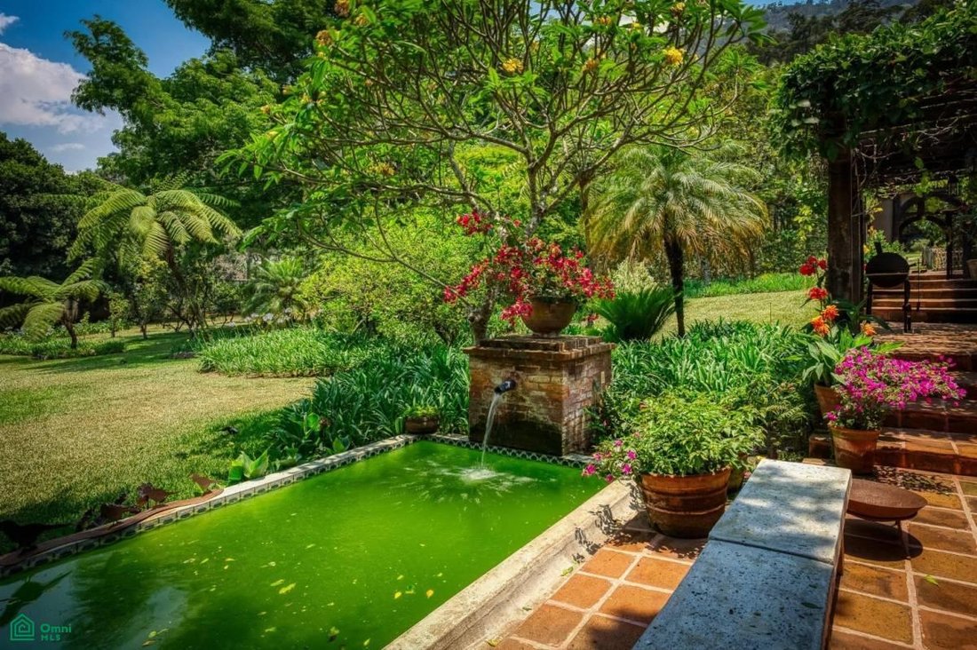 House in San Miguel Dueñas, Sacatepéquez Department, Guatemala 2 - 18030343